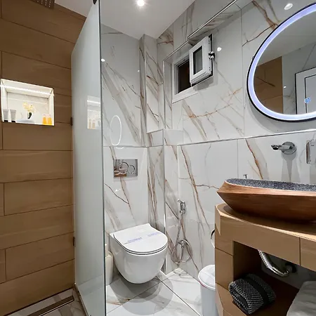 George Giov Apartment *